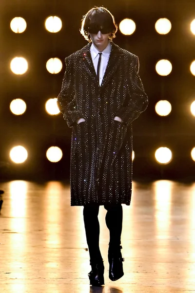 Look 17